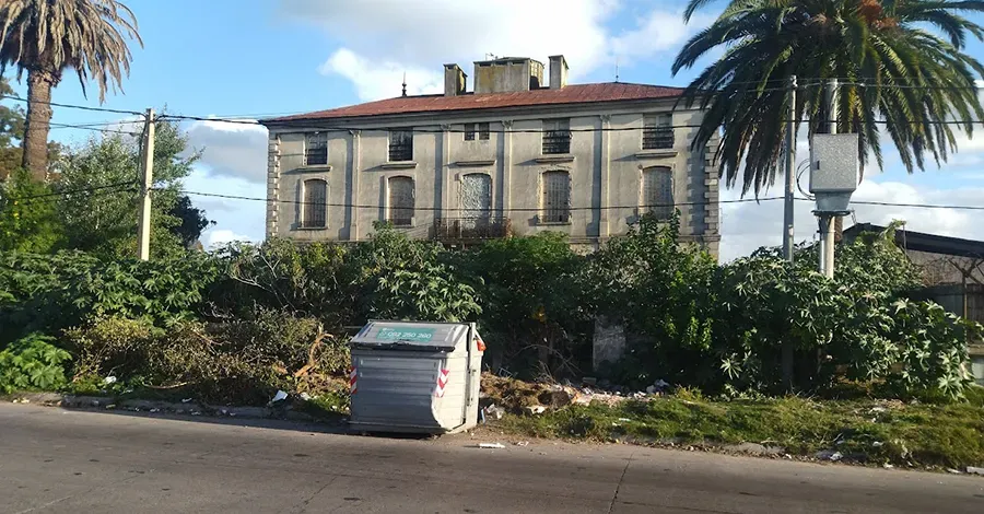 Fachada del ex-Hotel Giot en estado de abandono