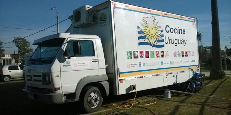 camion de cocina uruguay en el centro civico erro
