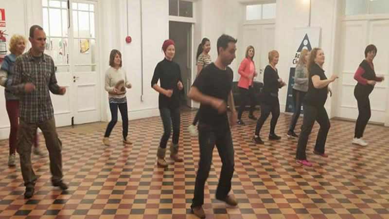 clases de salsa en el centro de barrio penarol