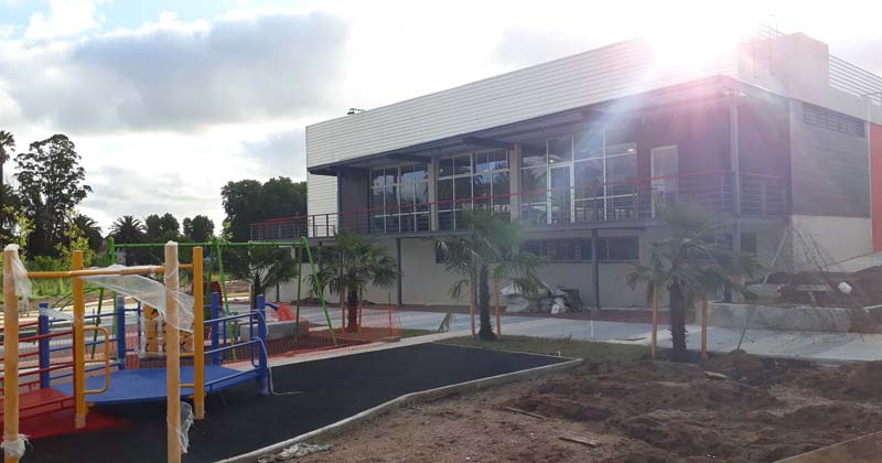 costado del gimnasio