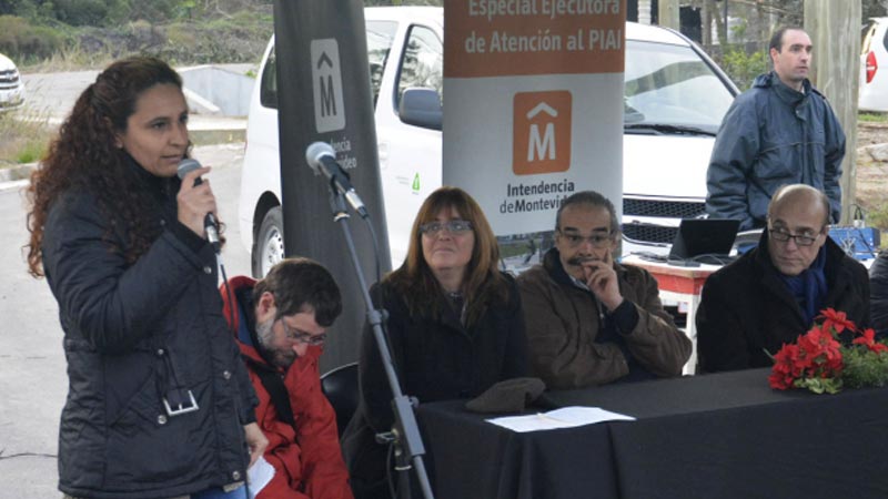 imagen de firma de convenio con viviendas