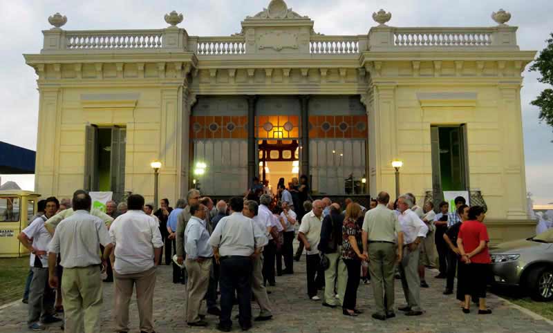 imagen de la fachada del centro civico enrique erro