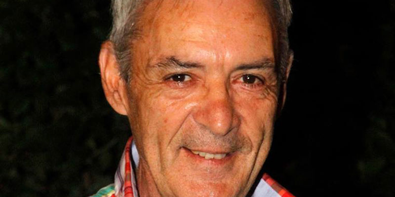 Primer plano de Juan Luis González, animador del Teatro de Verano de Colón