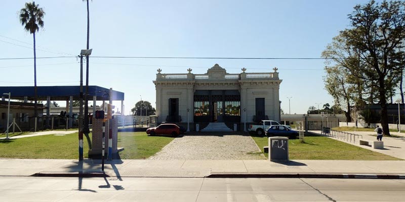 imagen de la fachada del centro civico metropolitano enrique erro