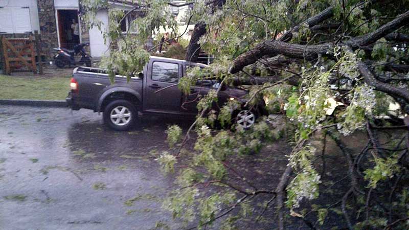 destrozos en piriapolis turbonada nov 2016 02