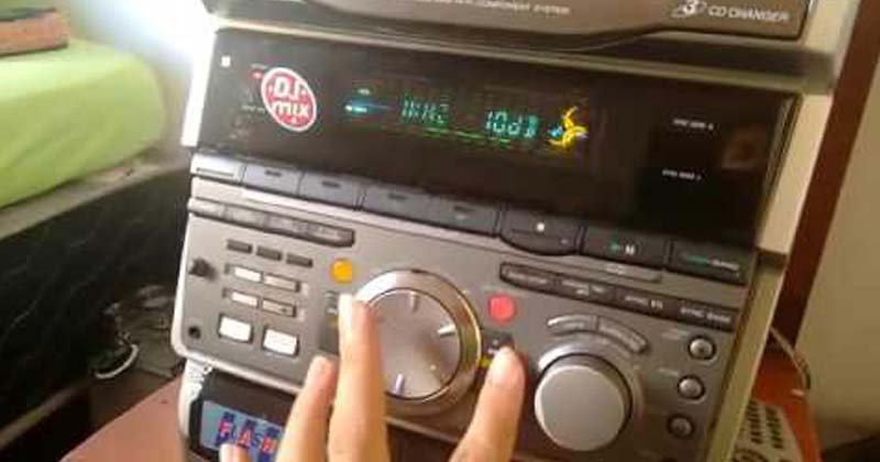 usando equipo de audio