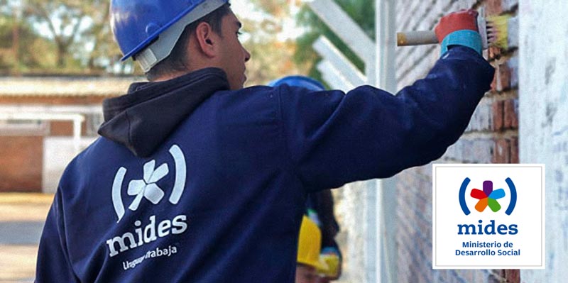 Uruguay Trabaja imagen de joven pintando