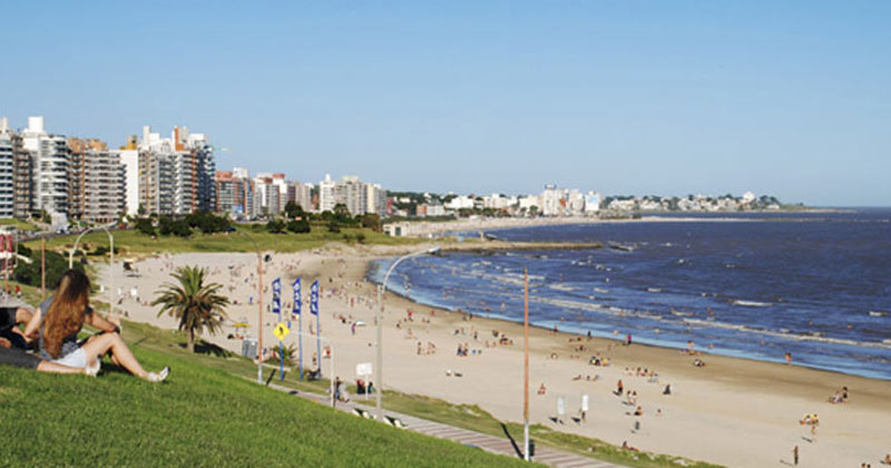 playa malvin de montevideo