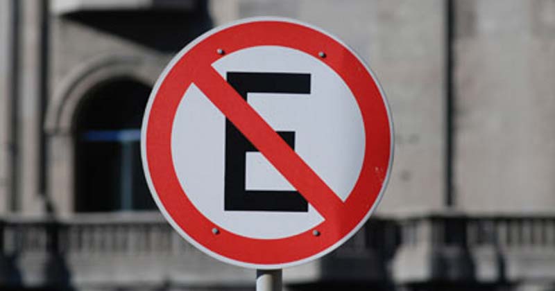se prohibe estacionar