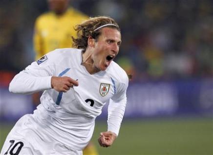 Diego_Forln_anota_frente_a_Sudfrica