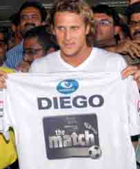 diego-forlan_participa_de_un_realiti_show_indio