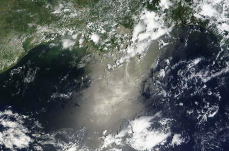 mancha_de_petroleo_desde_el_espacio_AFP